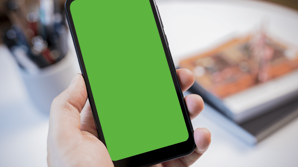 How to fix WhatsApp green screen error