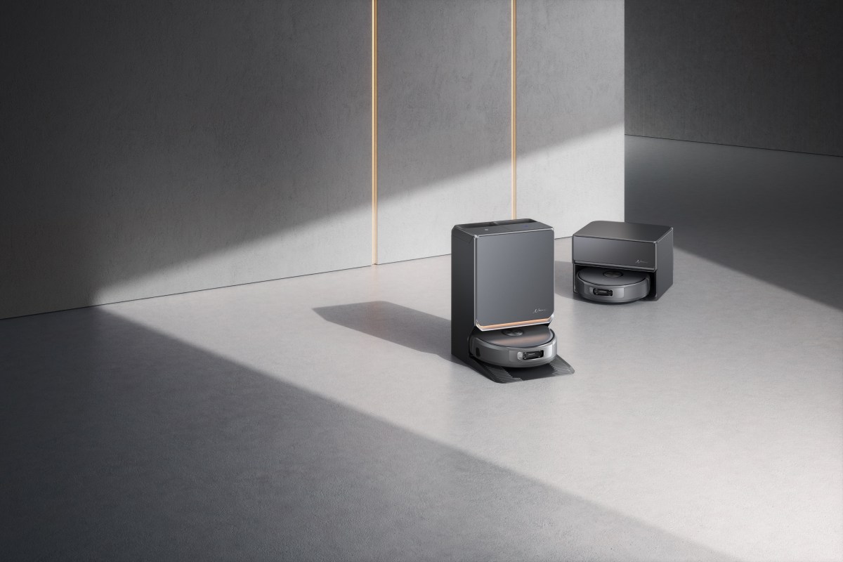 A picture of a Narwal Flow 2 robo vacuum cleaner