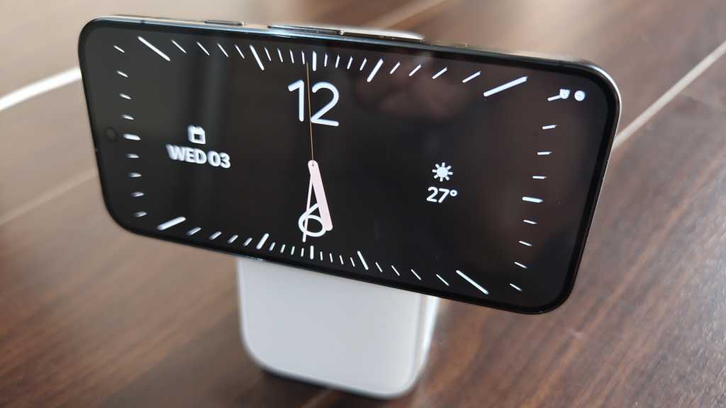 nomad stand one pixel 10